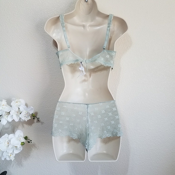 Intimissmi Lace Bra Set - Picture 2 of 10